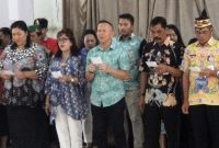 Sekda Kapuas Septedy didampingi beberapa instansi dalam kebaktian di Aula Kantor Bupati Kapuas