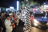 Pj Bupati Kapuas Erlin Hardi melepas peserta Pawai Gebyar Gema Takbir Hari Raya Idul Fitri 1445 Hijriah / 2024.