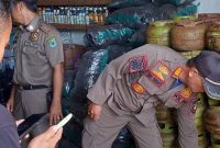 Sat Pol PP Kapuas Saat Mengecek Pangkalan LPG