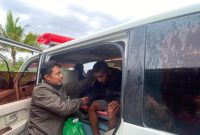 Sat Pol PP dan Damkar Kapuas Evakuasi ODGJ Yang Mengamuk