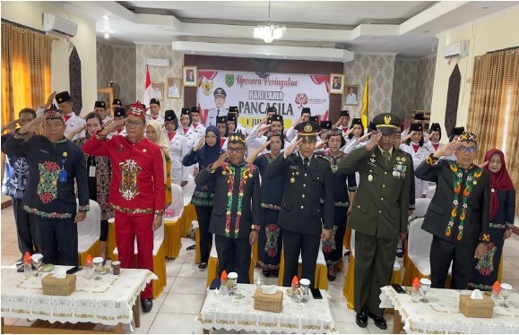 Jajaran Pemkab Barsel bersama Forkopimda saat mengikuti Harlah Pancasila tahun 2024 secara virtual, bertempat di Aula Kantor Bupati setempat, Sabtu (1/6/2024). Foto. Alifansyah/1tulah.com