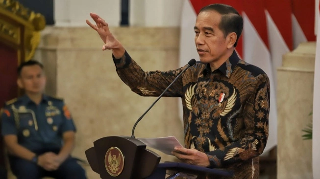 Presiden RI Joko Widodo saat (Jokowi) memberikan arahan dalam SPBE Summit 2024 dan Peluncuran GovTech Indonesia di Istana Negara, Jakarta, Senin (27/05/2024). (sumber: suara.com)