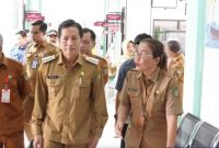 Pj Bupati Barito Utara Drs.Muhlis  mengunjungi Pusat Kesehatan Masyarakat (Puskesmas) Muara Teweh, Selasa (11/6/2024).Foto:Delia/1tulah.com