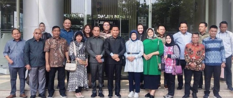 Jajaran DPRD Kabupaten Barito Utara melaksanakan kunjungan kerja ke Badan Riset dan Inovasi Nasional  dan Biro  Hukum Kementerian Dalam Negeri, Selasa (4/6/2024).Foto:Istimewa