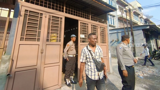 Ruko berlantai tiga tempat pembuatan ekstasi di Medan. (sumber: suara.com)