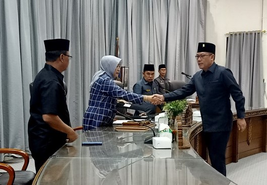 Rapat Paripurna Pemandangan Umum Fraksi terhadap Pidato Pengantar Bupati Barito Utara pada Rapat Paripurna II di Gedung DPRD setempat, Kamis (18/7/2024). Foto:Delia/1tulah.com