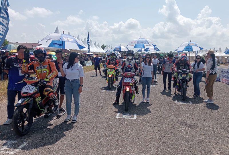Peserta lomba saat bersiap ketika race fibal hendak di mulai, Minggu (21/7/2924). foto. M Gazali Noor