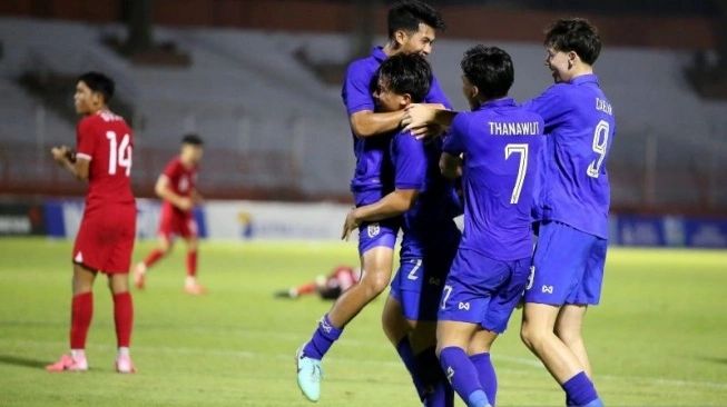 Timnas Thailand U-19 menunjukkan dominasi mereka di Grup C Piala AFF U-19 2024 dengan menumbangkan Brunei Darussalam U-19 dengan skor telak 6-0 (sumber: suara.com0