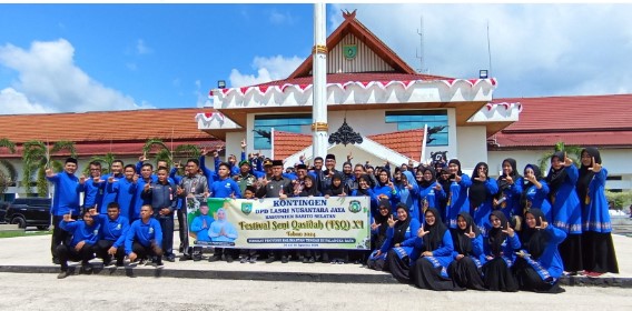 Pj Bupati Barsel, H. Deddy Winarwan didampingi Sekda, Edy Purwanto saat berfoto bersama Kontingen Lasqi Kabupaten Barsel, Kamis (18/7/2024). Foto. Alifansyah/1tulah.com
