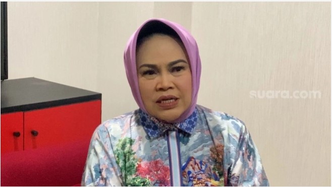 Hetty Koes Endang dan putrinya, Afifah Qamariah di Studio 41, Tendean, Jakarta, Senin (1/4/2024) [Suara.com/Adiyoga Priyambodo]