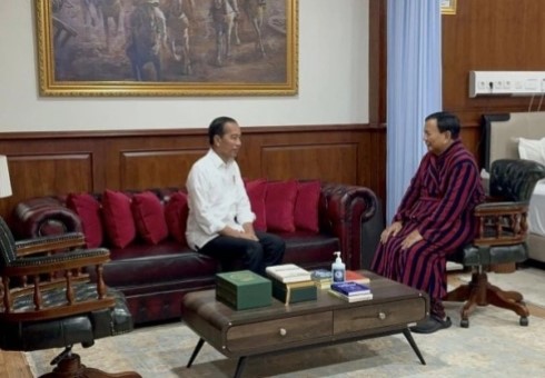 Operasi Kaki di RSPPN Akibat Kecelakaan Terjun Payung, Prabowo Dibesuk Jokowi. (ANTARA/HO-Tim Media Prabowo Subianto).
