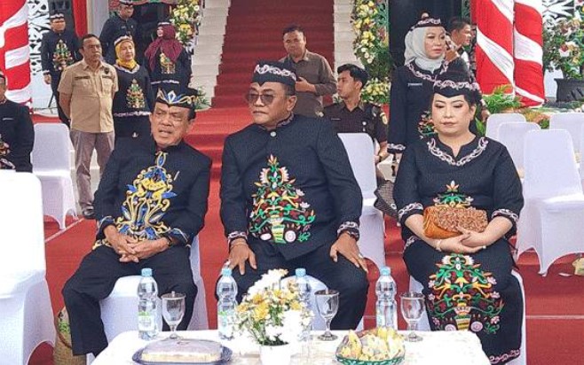 Wakil Ketua I DPRD Kalteng Abdul Razak saat peringatan Hari Jadi Kota dan Pemko Palangka Raya (kiri). Foto:Istimewa