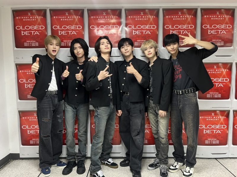 Lirik Lagu dan Terjemahan Save Me - Xdinary Heroes. (foto: JYP Ent)