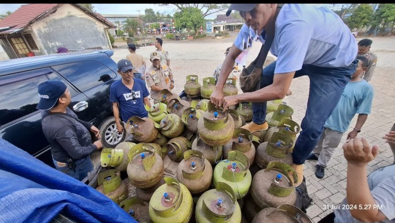 Diduga Akan Diseludup ke Luar, Satpol PP Tala Sita Puluhan Tabung Elpiji 3 Kg di Kintap