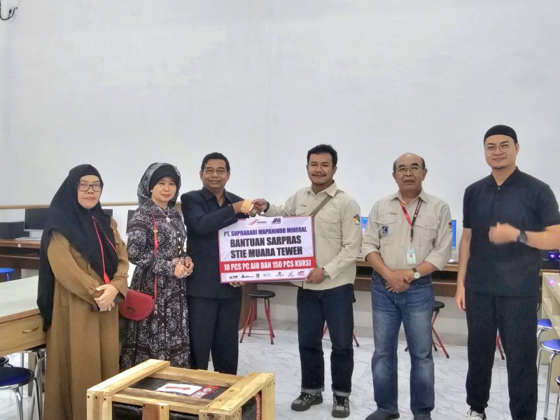 Yayasan Batara, yang menaungi Sekolah Tinggi Ilmu Ekonomi (STIE) Muara Teweh, Kabupaten Barito Utara (Barut), menerima dana corporate social responsibility (CSR) dari PT SMM. Foto: dok. Yayasan Batara STIE Muara Teweh untuk 1tulah.com