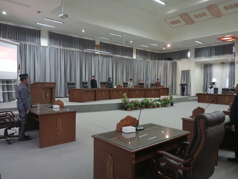 Ketua DPRD Barito Utara, Hj Mery Rukaini saat memimpin rapat paripurna, Senin (12/8/2024).Foto.M Gazali Noor