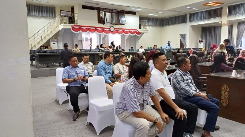 Calon terpilih anggota DPRD Barut, saat mengikuti gladi bersih, Jumat (16/8/2024).Foto.Delia/1tulah.com