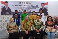 Pasangan Gogo-Helo bersama pimpinan parpol pengusung foto bersama saat deklarasi, Senin(26/08/2024).Foto.Delia/1tulah.com