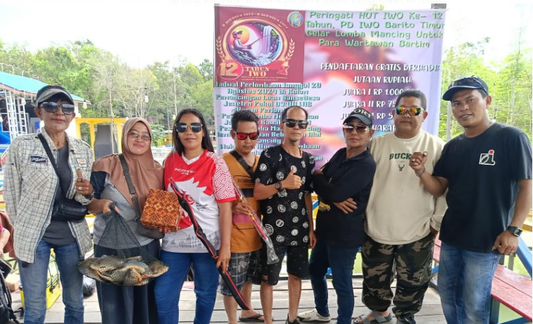 Pengurus Daerah Ikatan Wartawan Online (PD IWO) Kabupaten Barito Timur merayakan HUT ke-12 dengan lomba memancing seru di Objek Wisata Luaw Banse. Foto:Zakirin/1tulah.com