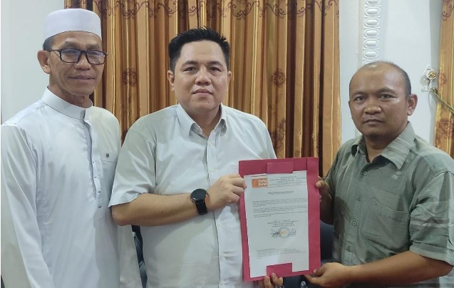 Secara Resmi Partai Buruh menyerahkan Surat Dukungan untuk Pasangan Calon Bupati dan Calon Wakil Bupati Barito Timur Ariantho S Muler - H. Ahmadi. Foto : 1tulah.com/zakirin