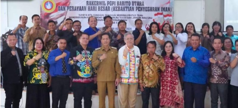 Pj.Bupati Barut membuka Rakerwil Persekutuan Gereja-Gereja Pentakosta Indonesia. Foto:Delia/1tulah.com