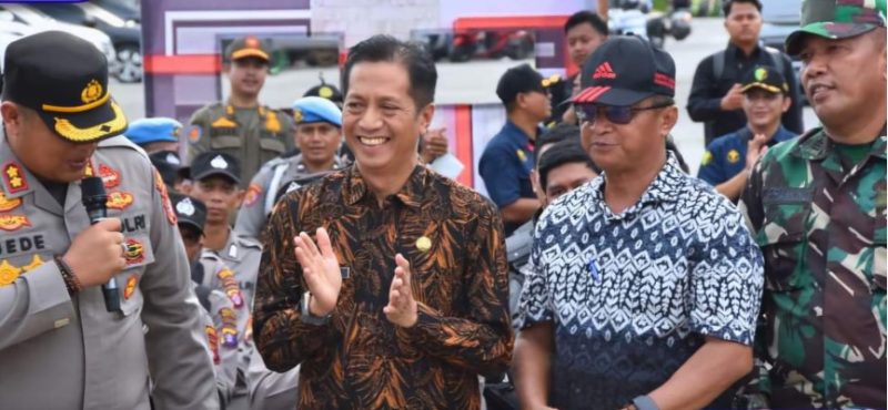 Pj. Bupati Barito Utara Drs. Muhlis bersama Kapolres AKBP Gede Eka Yudharma saat menghadiri Tactical Floor Game (TFG) Pengamanan Pilkada 2024.Foto:Delia/1tulah.com