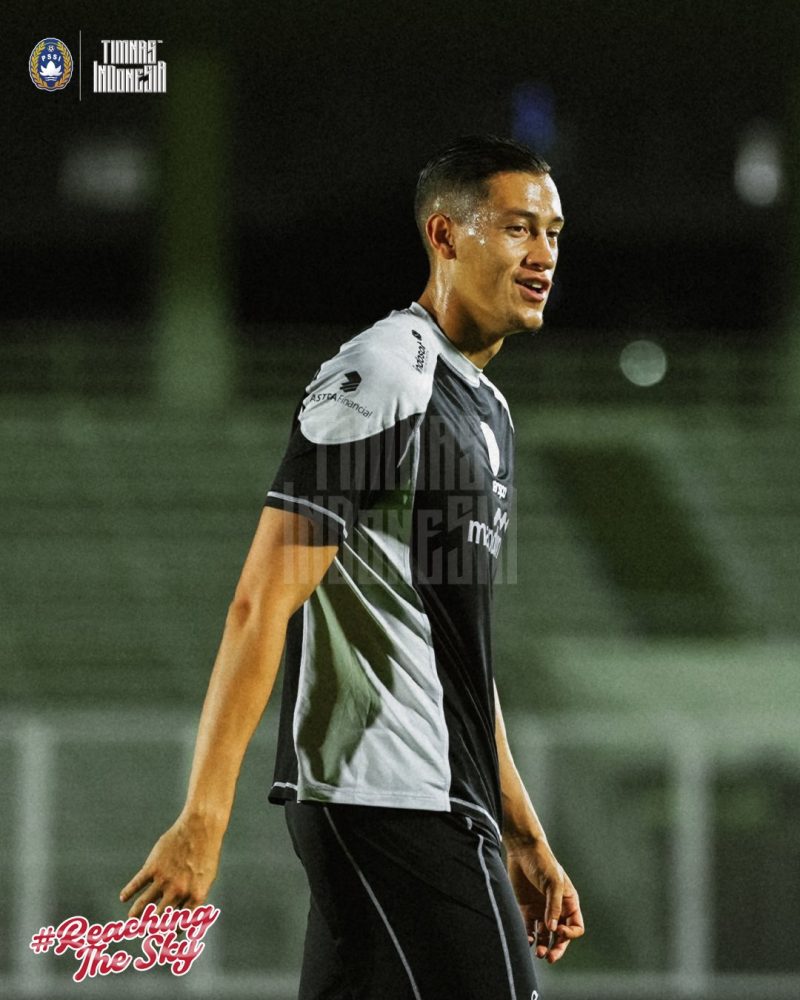 Jay Idzes menuai pujian saat menjadi kapten Timnas Indonesia. (foto: Timnas Indonesia)