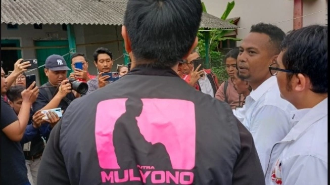Kaesang Pangarep pakai rompu putra Mulyono. (sumber: suara.com)