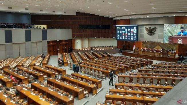 Rapat Paripurna DPR RI ke-20 Masa Persidangan IV Tahun Sidang 2022–2023 di Kompleks Parlemen Senayan, Jakarta, Selasa (4/4/2023) (sumber: suara.com)
