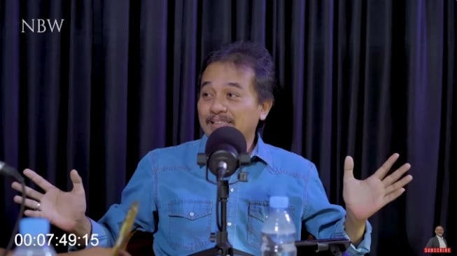 Pakar Telematika Roy Suryo saat membedah akun Kaskus Fufufafa diduga milik Gibran di podcast yang dipandu mantan Wakil Ketua KPK Bambang Widjojanto (sumber: suara.com)