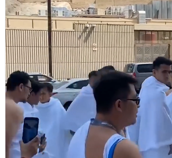 Pemain Timnas Indonesia yang beragama Islam menjalani ibadah umrah (sumber: tangkap layar instagram @idxtratime)