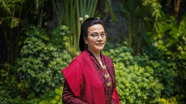 Potret Sri Mulyani dengan baju adat untuk Upacara HUT RI ke-79 di IKN. (sumber: suara.com)