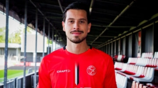 Thom Haye gabung Almere City.  (sumber: suara.com)