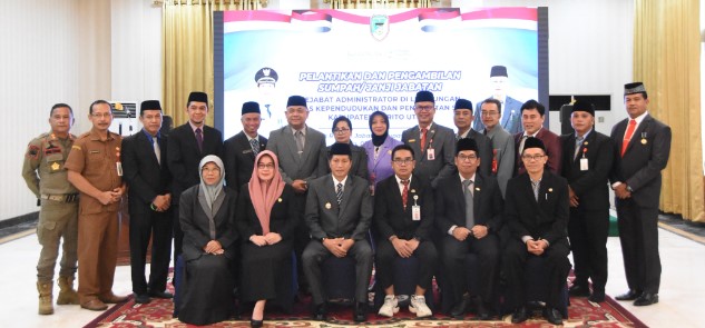 Pj Bupati Barut Drs Muhlis berfoto bersama usai pelantikan dan pengambilan sumpah jabatan tersebut dilaksanakan pada Senin  di Aula Rumah Jabatan Bupati, Senin (2/9/2024).Foto:Delia/1tulah.com