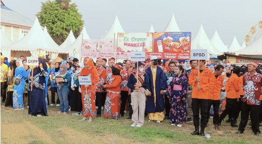 
Acara pembukaan Festival Budaya dan Olahraga Tradisional Dahani Dahanai 2024, bertempat di Stadion Batuah, Minggu (15/9/2024). Foto. Alifansyah/1tulah.com

