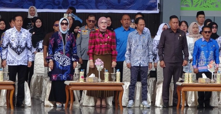 Anggota Dewan Perwakilan Rakyat Daerah (DPRD) Barito Utara (Barut) menghadiri syukuran peringatan HUT Ke-79 Persatuan Guru Republik Indonesia (PGRI) dan Hari Guru Nasional 2024 di Arena Terbuka Tiara Batara Muara Teweh, Kamis (10/10/2024). Foto: Setwan Barut