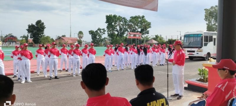Asisten III Sekda Mura Batara melepas puluhan wakil Murung Raya mengikuti ikrar anak bangsa