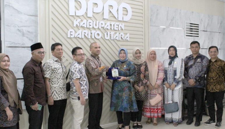 Dewan Perwakilan Rakyat Daerah (DPRD) Kabupaten Barito Utara menggelar rapat koordinasi dengan Komisi Pemberantasan Korupsi (KPK) Republik Indonesia, Jumat (18/10/2024). Foto:Delia/1tulah.com