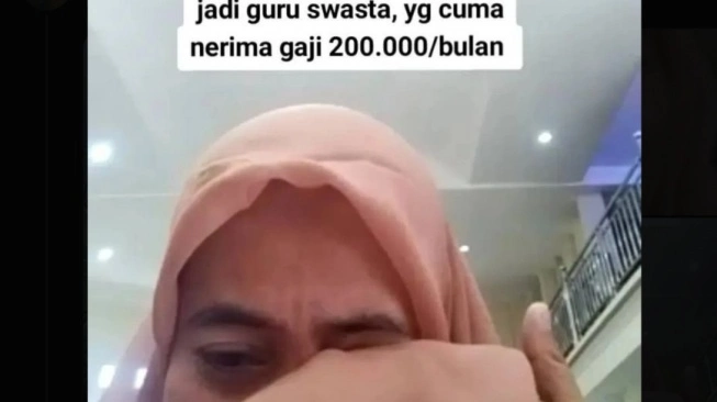 Guru honorer ini nangis saat lulus PPG (sumber: suara.com)