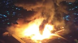 Tangkapan Layar - Pantauan dari atas peristiwa kebakaran hebat melanda gudang Golden10 Houseware, di Jalan Belitung Darat, Banjarmasin Barat, Sabtu malam, 2 November 2024, sekitar pukul 22.10 Wita. Foto: Grup WhatsApp Relawan Emergensi Banjarmasin