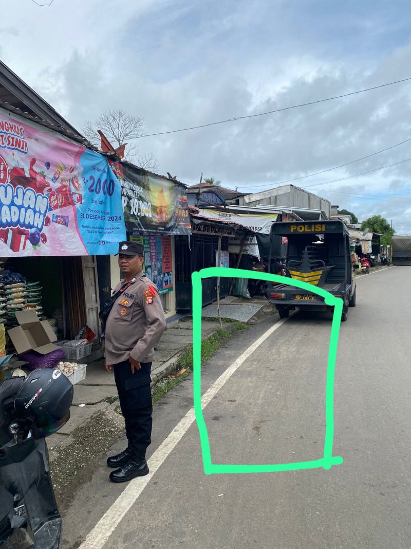 Anggota polisi Polsek Teweh Tengah saat mendatangi TKP terjadinya tindak pidana aksi gendam, Rabu(6/11/2024) kemarin. Foto. Polsek Teweh Tengah