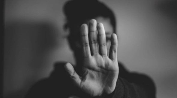 Ilustrasi STOP Kekerasan terhadap perempuan. (Unsplash/Nadine Shaabana)