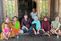 Anggota Dewan Perwakilan Rakyat Daerah (DPRD) kabupaten Barito Timur (Bartim) Rafi Hidayatulah, S.H (Tengah Menggunakan Topi Baju merah lengan panjang). Foto : 1tulah.com/zakirin