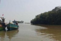 ILUSTRASI - Kapal Nelayan di Pesisir Muara Gembong Bekasi Jawa Barat bersandar. [Suara.com/M Yacub]