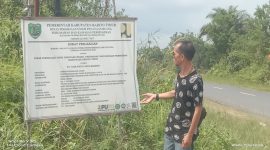 Papan proyek yang memuat surat perjanjian kontrak pekerjaan di lokasi proyek. Foto : 1tulah.com/zakirin