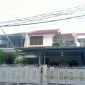 Lokasi remaja berinisial MAS (14) yang membunuh dengan menusuk ayah (APW) dan neneknya (RM) hingga tewas di Perumahan Bona Indah, Lebak Bulus, Cilandak, Jakarta Selatan, Sabtu (30/11/2024). (sumber: suara.com)