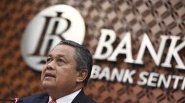 Gubernur Bank Indonesia Perry Warjiyo memberikan keterangan pers hasil Rapat Dewan Gubernur di kantor Bank Indonesia. (sumber: suara.com)