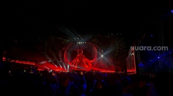 Penampilan Anyma di DWP 2024, di JIEXPO Kemayoran, Jakarta, Minggu (15/12/2024) [Suara.com/Ria Rizki Nirmala Sari]