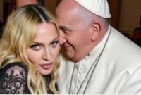 Foto mesra Madonna dan Paus Fransiskus pakai AI (Dok. Instagram)