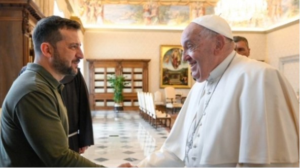 Paus Fransiskus bertemu dengan Presiden Ukraina, Volodymyr Zelenskyy, di Vatikan. (Foto;X/@ZelenskyyUa)